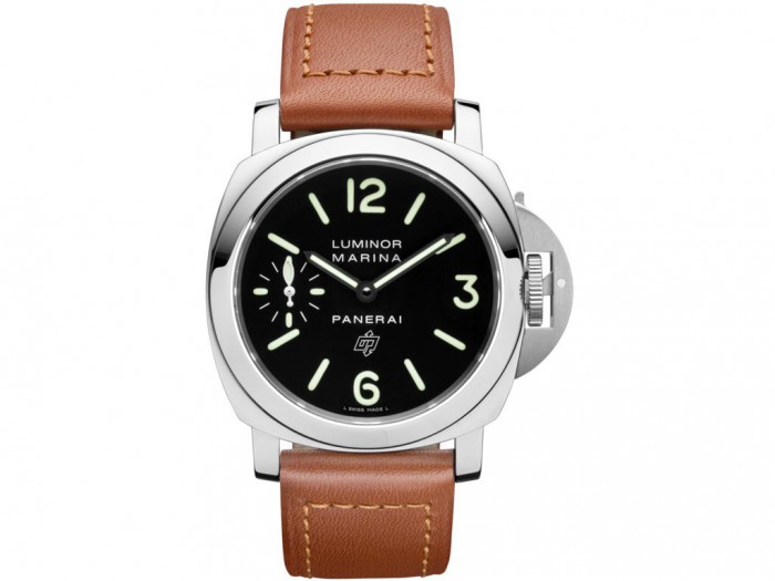 As a basic one of Panerai, this one adopted the 44mm steel case, sending out a masculine temperament, manifesting the calm and introverted design style.
