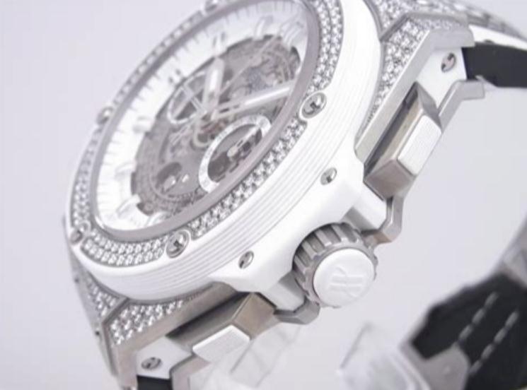 The sturdy fake Hublot King Power 701.NE.0127.GR.1704 watches are made from titanium.