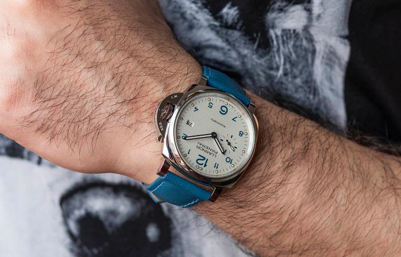 The blue leather straps copy Panerai Luminor Due PAM00906 watches have ivory white dials.