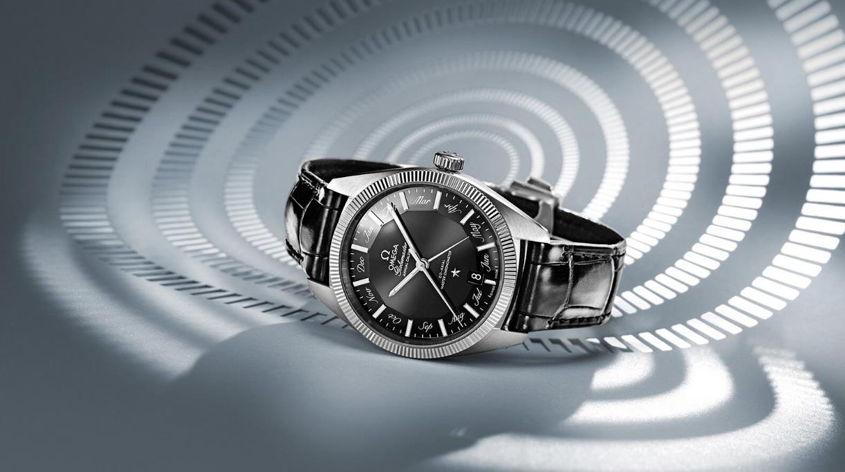 The stainless steel fake watches are designed for men.