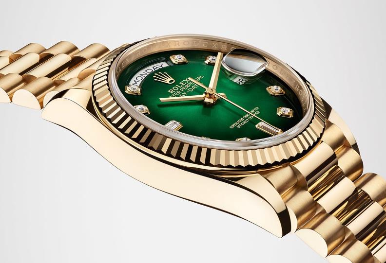 The 18ct gold copy watches have green dials.