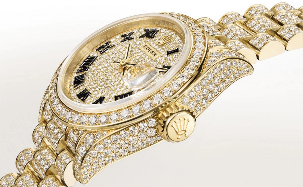 Online replica watches are totally covered with diamonds.